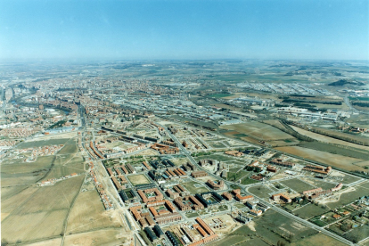 Panorámica de Valladolid con la zona del barrio El Peral a la izquierda aún sin construir en 1999.- ARCHIVO MUNICIPAL VALLADOLID