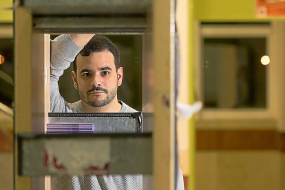 El estudiante Adrián del Prado en las instalaciones de la Escuela de Ingeniería Informática de la Universidad de Valladolid.-PABLO REQUEJO / PHOTOGENIC