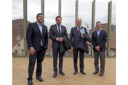 Andrés Macario, Óscar Puente, Antonio Gato y Alfonso Gadea en la sede de Vacolba.-El Mundo
