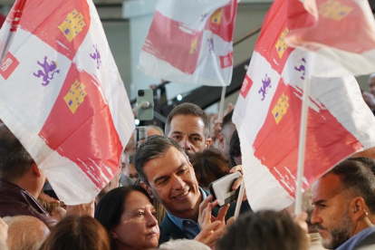 El secretario general del PSOE y el presidente del Gobierno, Pedro Sánchez, participa en un acto público en Valladolid para apoyar la candidatura de Óscar Puente. -ICAL