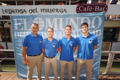 David Pisonero, el presidente del club Mario Arranz y los jugadores Alejandro Pisonero y Edu Calle.- PHOTOGENIC