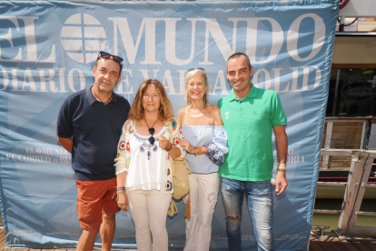 Enrique Amigo, Elena Sánchez de PLANETAZUL Producciones, Ana Remis, comercial de El Mundo, y su marido Pedro Andrés.- PHOTOGENIC