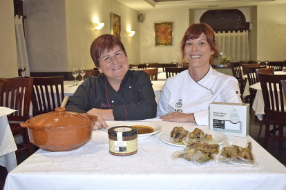 Sandra y Almudena Sixto en el comedor del restaurante El Madrileño, en  Mayorga.-ARGICOMUNICACIÓN