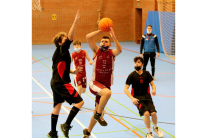 Juegos Escolares en baloncesto. / M. ÁLVAREZ