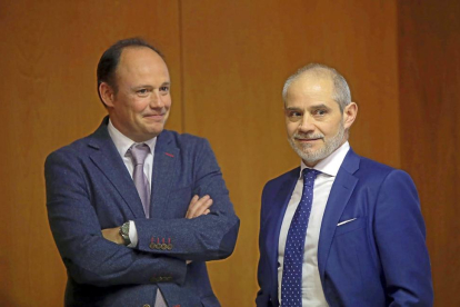 Carlos Villar y Víctor Caramanzana ayer, en la sede de la Cámara de Comercio de Valladolid.-ICAL