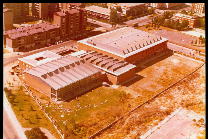 Vista aérea del polideportivo Huerta del Rey en la calle Joaquín Velasco Martín, en los años 80 del siglo XX.- ARCHIVO MUNICIPAL VALLADOLID