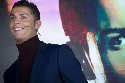 Cristiano Ronaldo, este jueves durante la presentación de su colonia.-EFE / LUCA PERGIOVANNI
