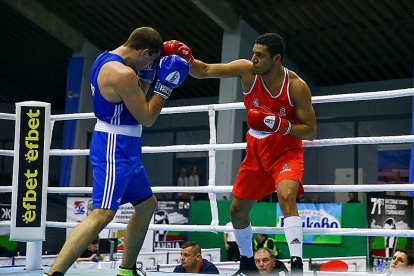 Reyes, a la derecha, durante un combate en el Torneo de Hungría. EM