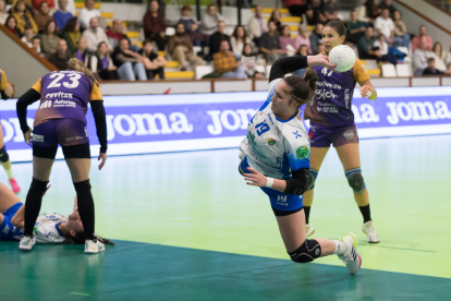 Fotos de Balonmano Gijón - Caja Rural Aula. / LOF