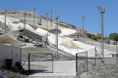 Instalaciones de Meseta Ski en Villavieja del Cerro.-MONTSE ÁLVAREZ