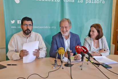 Alberto Bustos, Manuel Saravia y María Sánchez, en la rueda de prensa realizada ayer.-E.M.