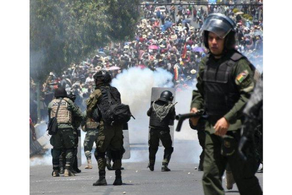 Según la Defensoría del Pueblo de Bolivia, los fallecidos desde los fallidos comicios del pasado 20 de octubre son 35.-EFE