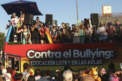 Una carroza en la manifestación del Orgullo Gay en Madrid, en el 2017.-JUAN MANUEL PRATS