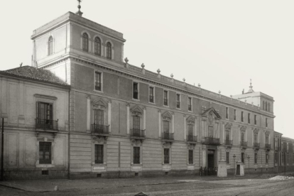 Palacio Real en 1910.-ARCHIVO MUNICIPAL VALLADOLID