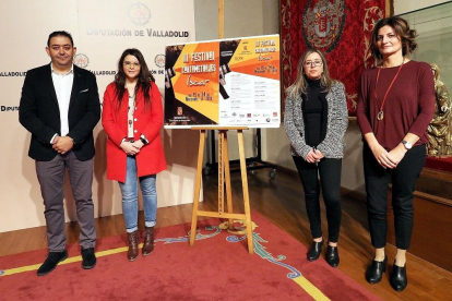 Responsables municipales de Íscar y representantes de la Diputación ayer, en la presentación del festival.-EL MUNDO