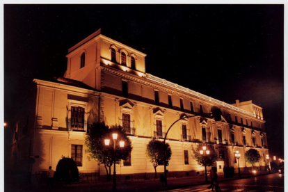 Iluminación del Palacio Real visto de  noche en 1994
.-ARCHIVO MUNICIPAL VALLADOLID