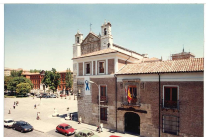 Fachada del Palacio de Pimentel, sede de la Diputación Provincial de Valladolid, en 1996
.-ARCHIVO MUNICIPAL VALLADOLID