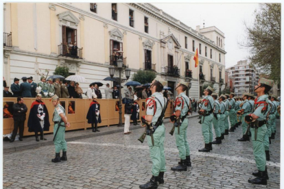 Procesión del Ecce Homo del Martes Santo, acompañado por la Legión  en 2000. Palacio Real
.-ARCHIVO MUNICIPAL VALLADOLID
