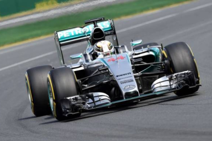 Lewis Hamilton, durante los entrenamientos en Melbourne, este sábado.-Foto: AFP / MAL FAIRCLOUGH