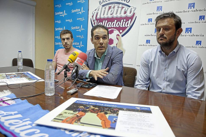 Nacho González, Mario Arranz y Enrique López con la campaña.-José C. Castillo