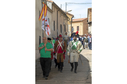 Desfile por las calles en honor al héroe militar de Castrillo.-NURIA MONGIL/PHOTOGENIC