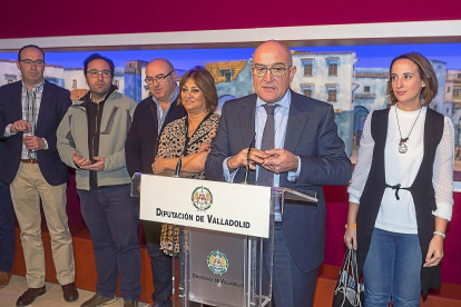 Jesús Julio Carnero ayer, durante su intervención en el tradicional brindis navideño con los medios.-ICAL