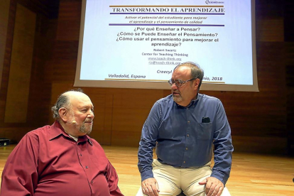 El filósofo estadounidense, Robert Swartz, junto al consejero de Educación, Fernando Rey.-ICAL