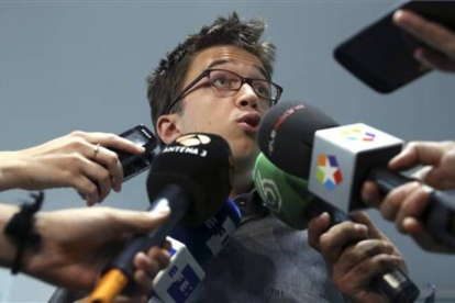 Imagen de archivo de Iñigo Errejón atendiendo a los medios.-Foto: EFE / CHEMA MOYA