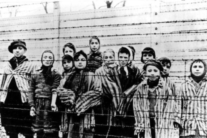 Niños prisioneros en Auschwitz. SUB | AP