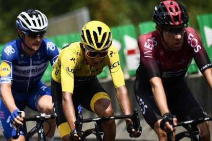 Egan Bernal, de amarillo, durante la penúltima etapa del Tour 2019.-AFP / ANNE-CHRISTINE POUJOULAT
