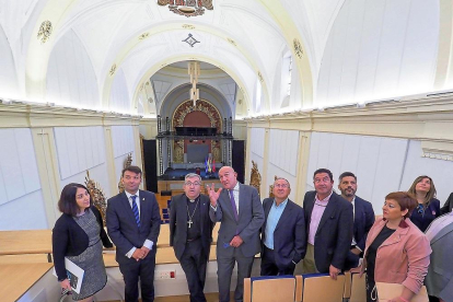 Carnero conversa con Argüello, flanqueados por Poncela y el senador Álvarez Villazán, ayer en la inauguración.-EL MUNDO