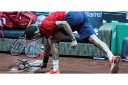 Dimitrov destroza tres raquetas en el pasado mayo en Estambul.-