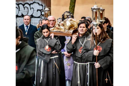 Procesión del Santísimo Cristo Yacente . Diputación de Valladolid