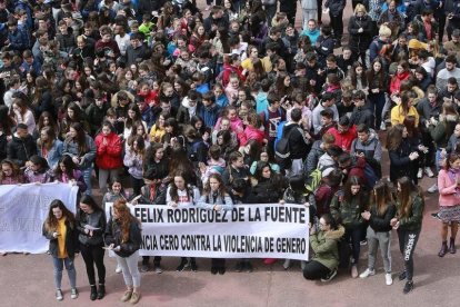 Concentración de los alumnos en el instituto Félix Rodríguez de la Fuente.-R.G.OCHOA