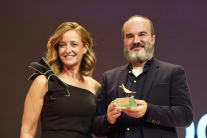 Óscar Alegría, director de Zinzindurrunkarratz, recibe el Premio DOC España. / ICAL