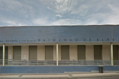 Fachada del Colegio público Raimundo de Blas, en Arroyo de la Encomienda.-E. M.