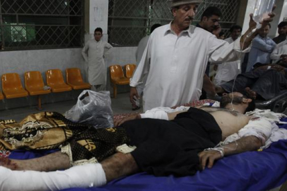 Al menos 45 personas murieron y 261 resultaron heridas en una doble explosión en el noroeste de Pakistán.-EFE