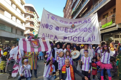 Vecinos del pueblo de Tolosa, disfrazados del Real Valladolid. / TWITTER
