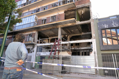 Estado del edificio de la calle Goya en Valladolid dos meses después de la explosión de gas.-J. M. LOSTAU