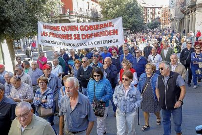 Manifestación de pensionistas en Valladolid en una imagen de archivo.-J.M. LOSTAU