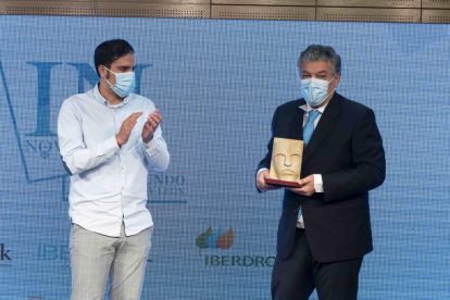 Pablo Novo entrega el Premio al Mejor Proyecto de Zamora a Manuel Franco.- PHOTOGENIC