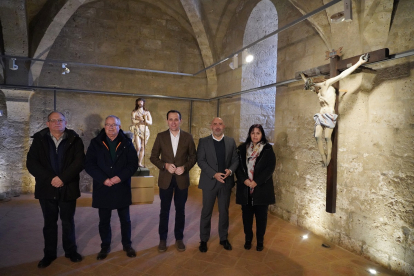 El presidente de la Diputación de Valladolid, Conrado Íscar, entrega cinco nuevas piezas restauradas a diferentes localidades vallisoletanas. - ICAL