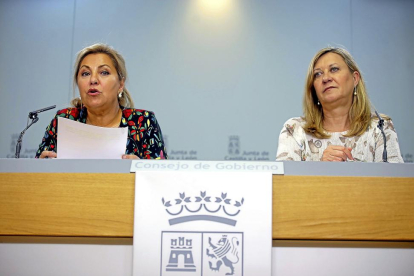 La vicepresidenta, Rosa Valdeón, y la consejera de Economía, Pilar del Olmo.-ICAL