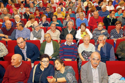 Un momento de la multitudinaria asamblea de Pilarica-J. M. LOSTAU