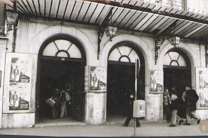 Entrada al en el Teatro Lope de Vega de Valladolid en 1970 - ARCHIVO MUNICIPAL VALLADOLID