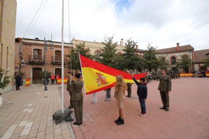 Homenaje a la bandera en Pedrajas de San Esteban. 4ª SUBINSPECCIÓN DEL EJÉRCITO
