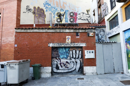 Grafiti en la plaza de Cantarranas, en una imagen de archivo.- J.M. LOSTAU