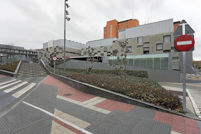 Entrada de urgencias del Hospital Clínico de Valladolid.-PABLO REQUEJO