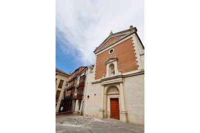 Un rayo derriba la cruz de la iglesia de las Esclavas de Valladolid. PHOTOGENIC