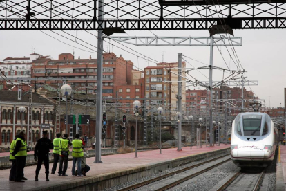 Llegada del AVE a la estación de trenes Campo Grande-Valladolid-Ical